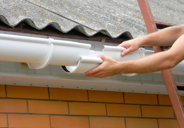 Cost of Gutter Hanging in Leesburg